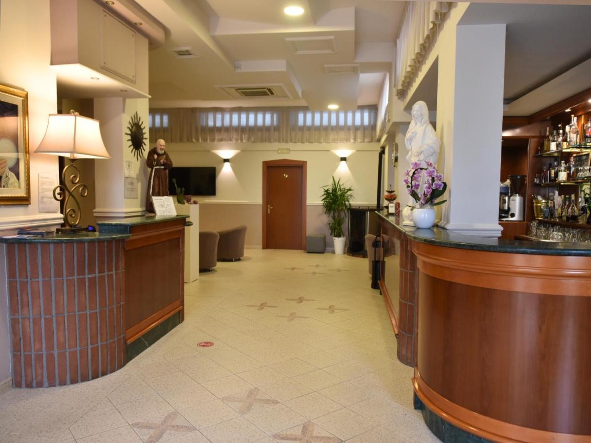 Hotel E Appartamenti La Solaria 산 조반니 로톤도 외부 사진