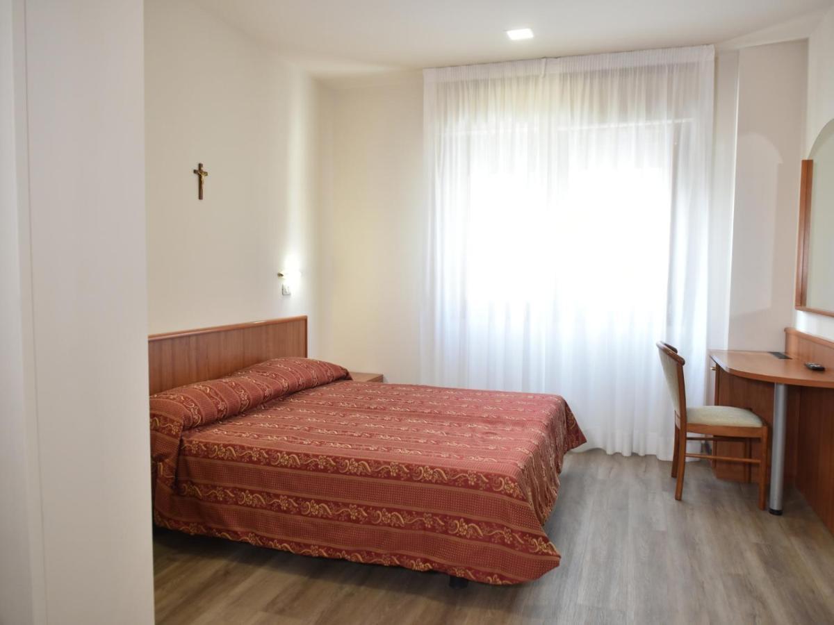 Hotel E Appartamenti La Solaria 산 조반니 로톤도 외부 사진