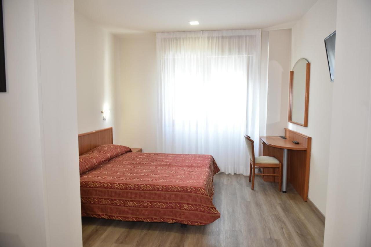 Hotel E Appartamenti La Solaria 산 조반니 로톤도 외부 사진