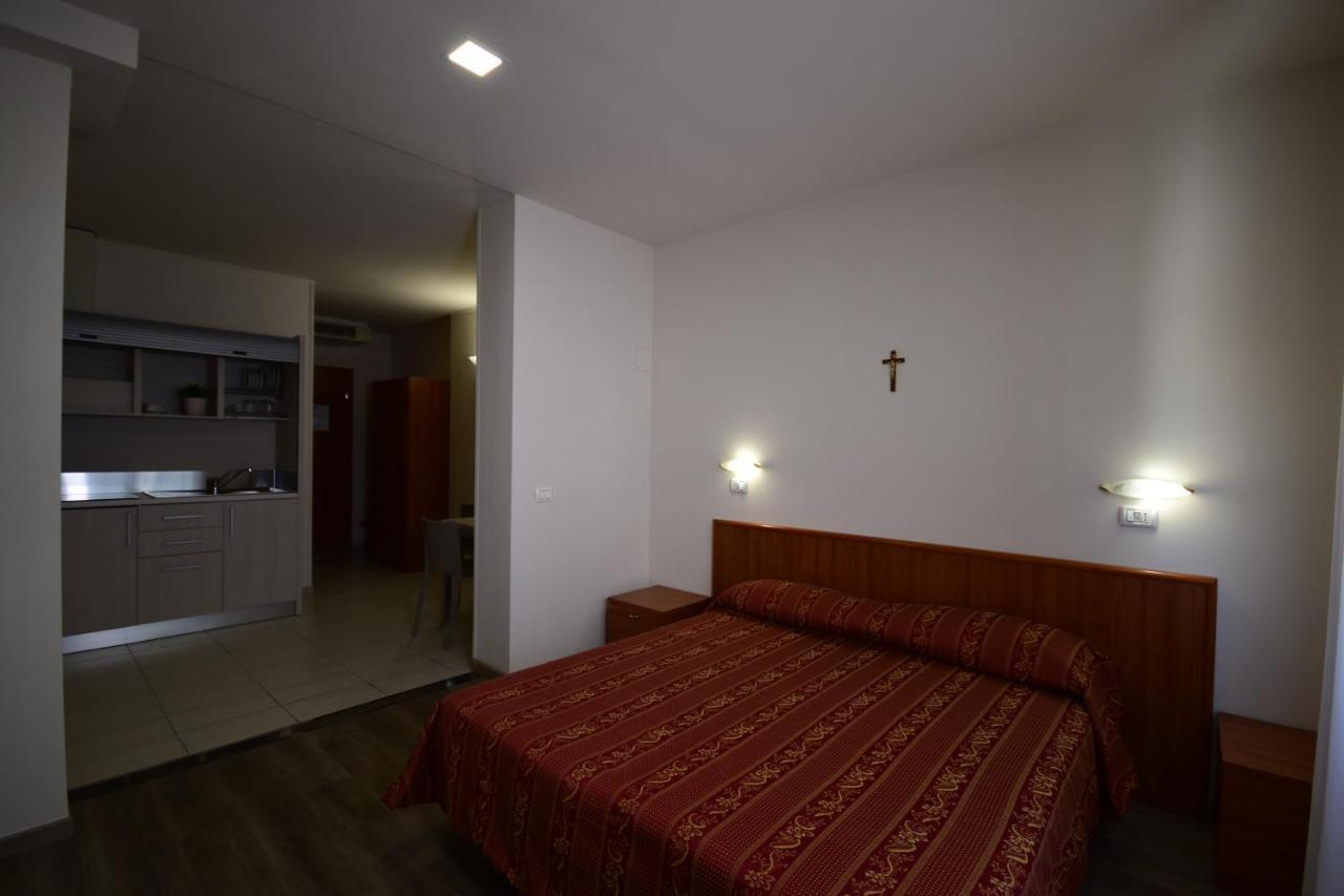 Hotel E Appartamenti La Solaria 산 조반니 로톤도 외부 사진