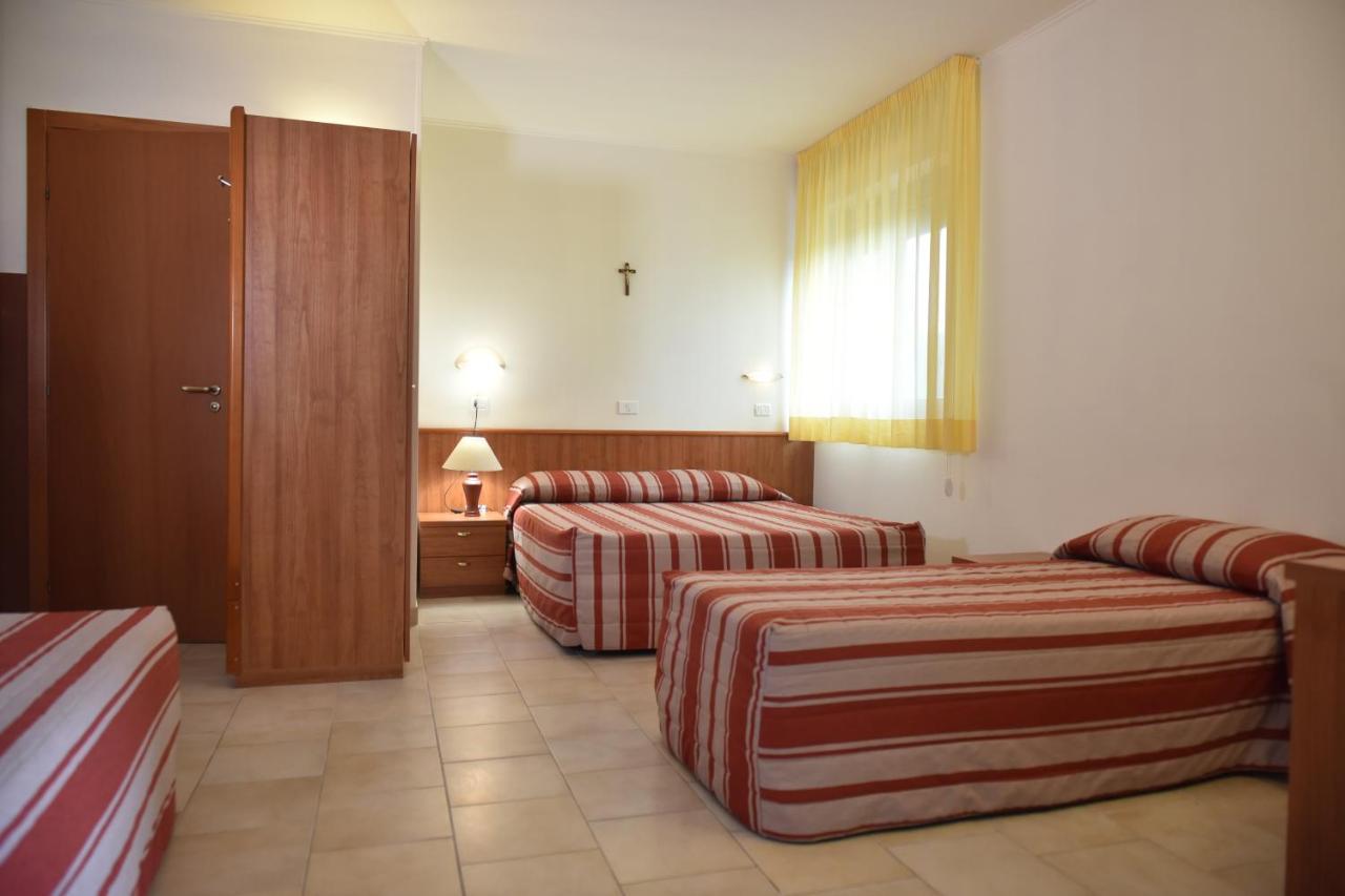 Hotel E Appartamenti La Solaria 산 조반니 로톤도 외부 사진