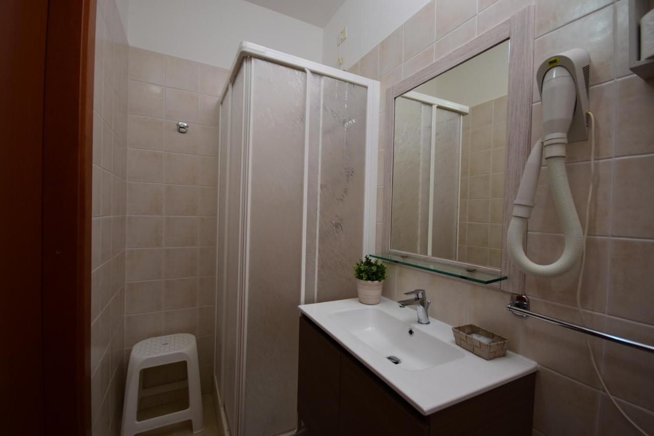 Hotel E Appartamenti La Solaria 산 조반니 로톤도 외부 사진