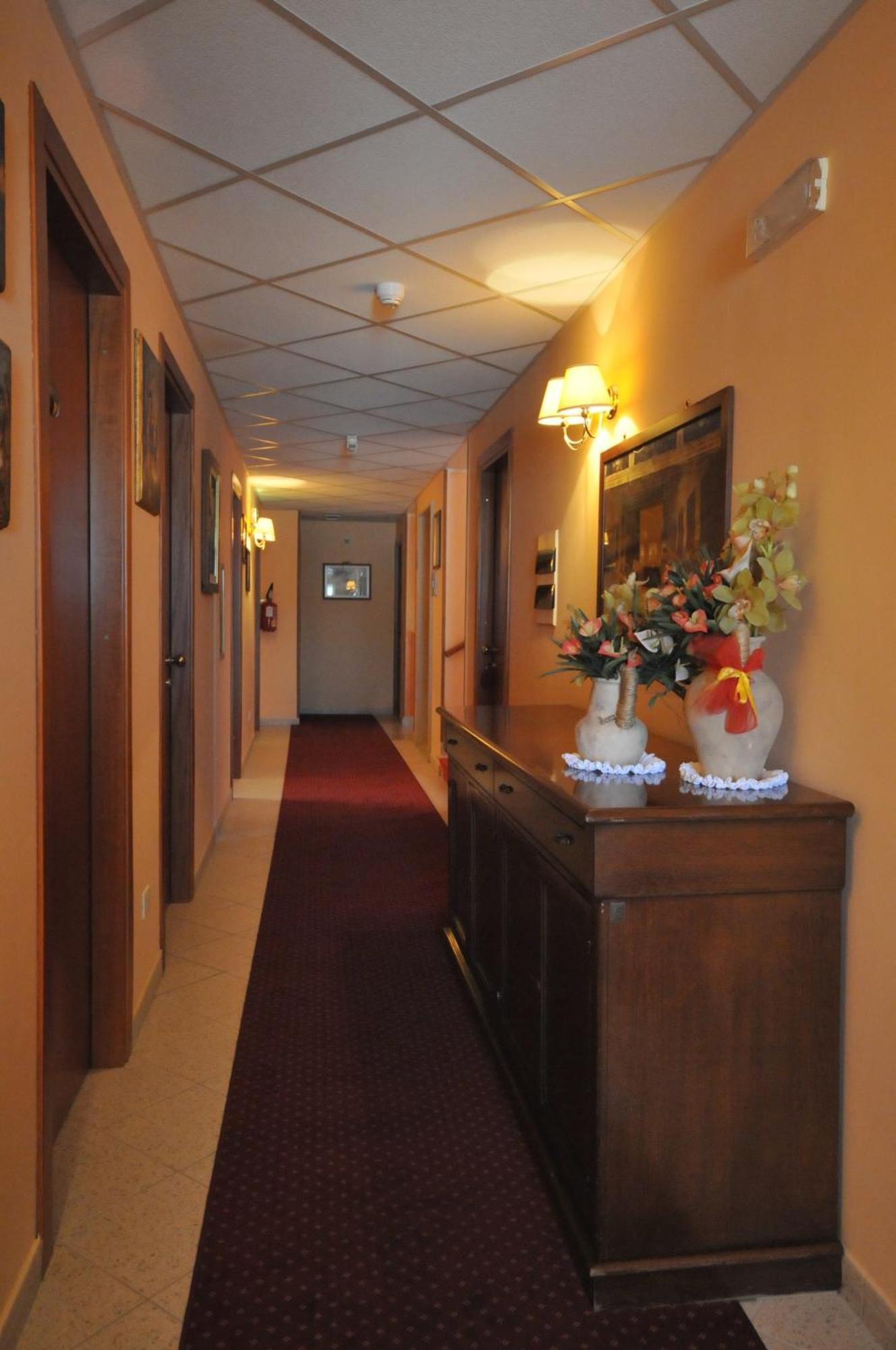 Hotel E Appartamenti La Solaria 산 조반니 로톤도 외부 사진