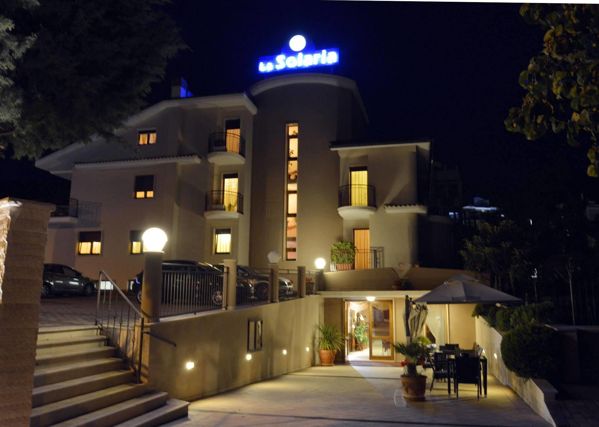 Hotel E Appartamenti La Solaria 산 조반니 로톤도 외부 사진