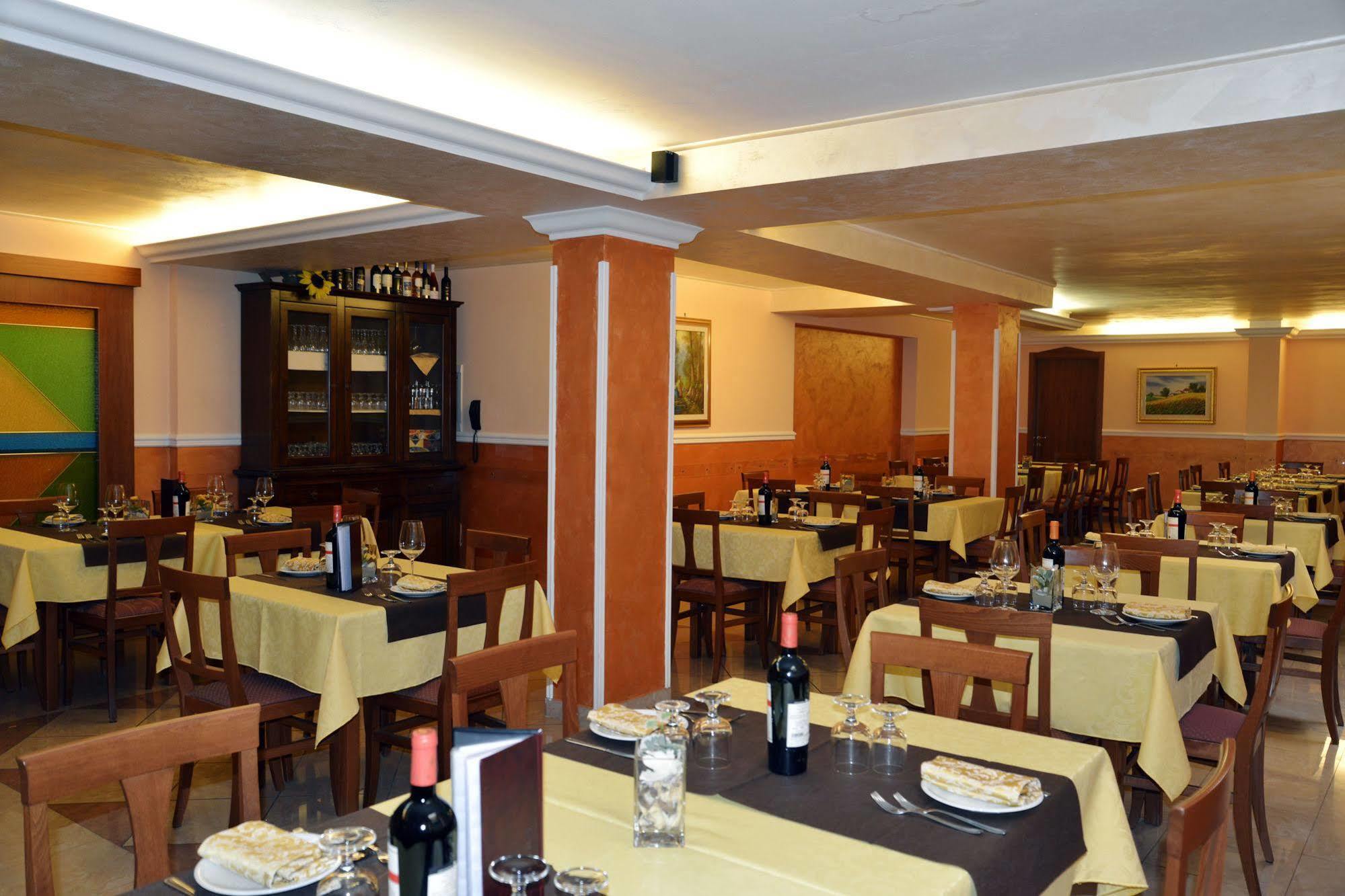 Hotel E Appartamenti La Solaria 산 조반니 로톤도 외부 사진