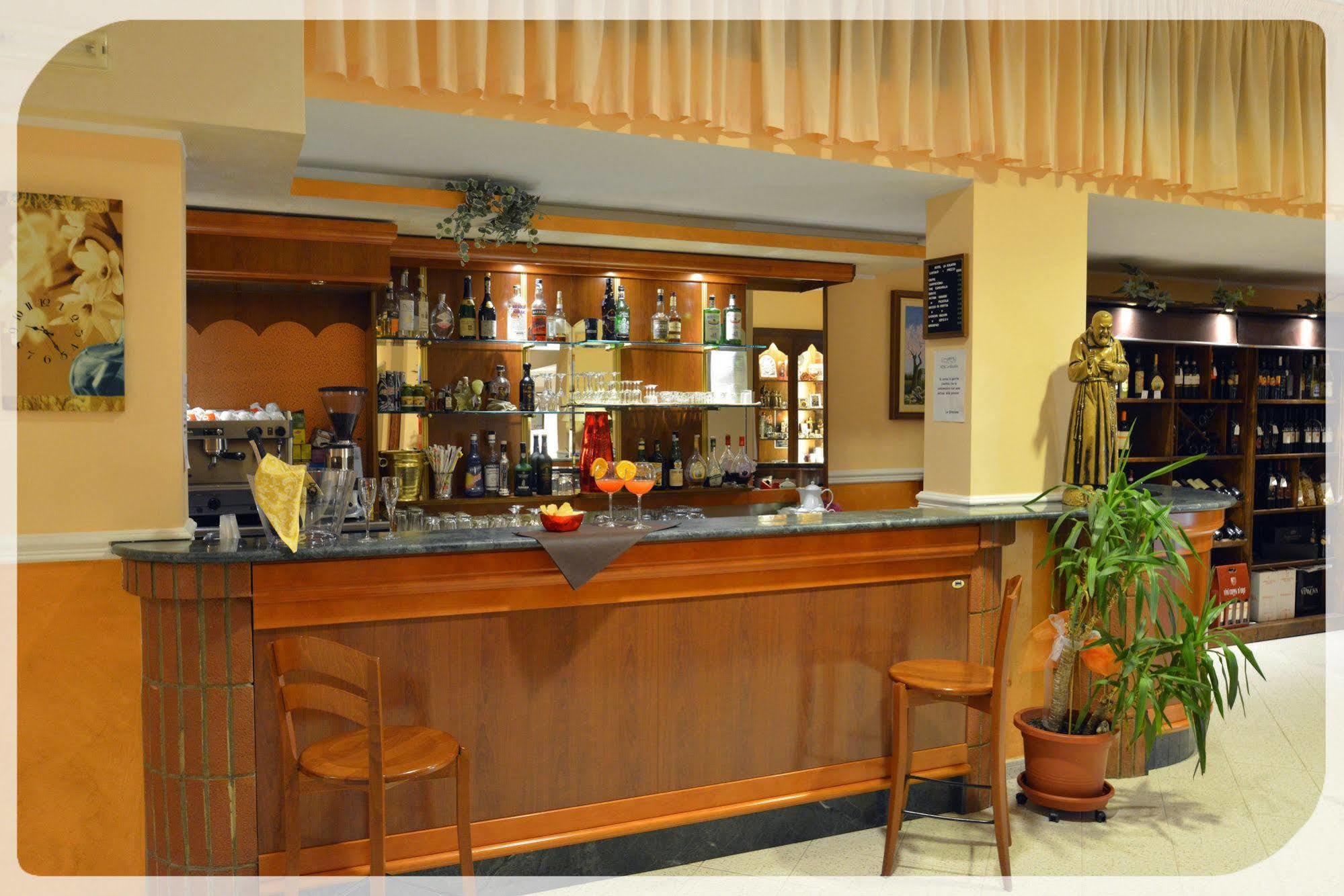 Hotel E Appartamenti La Solaria 산 조반니 로톤도 외부 사진