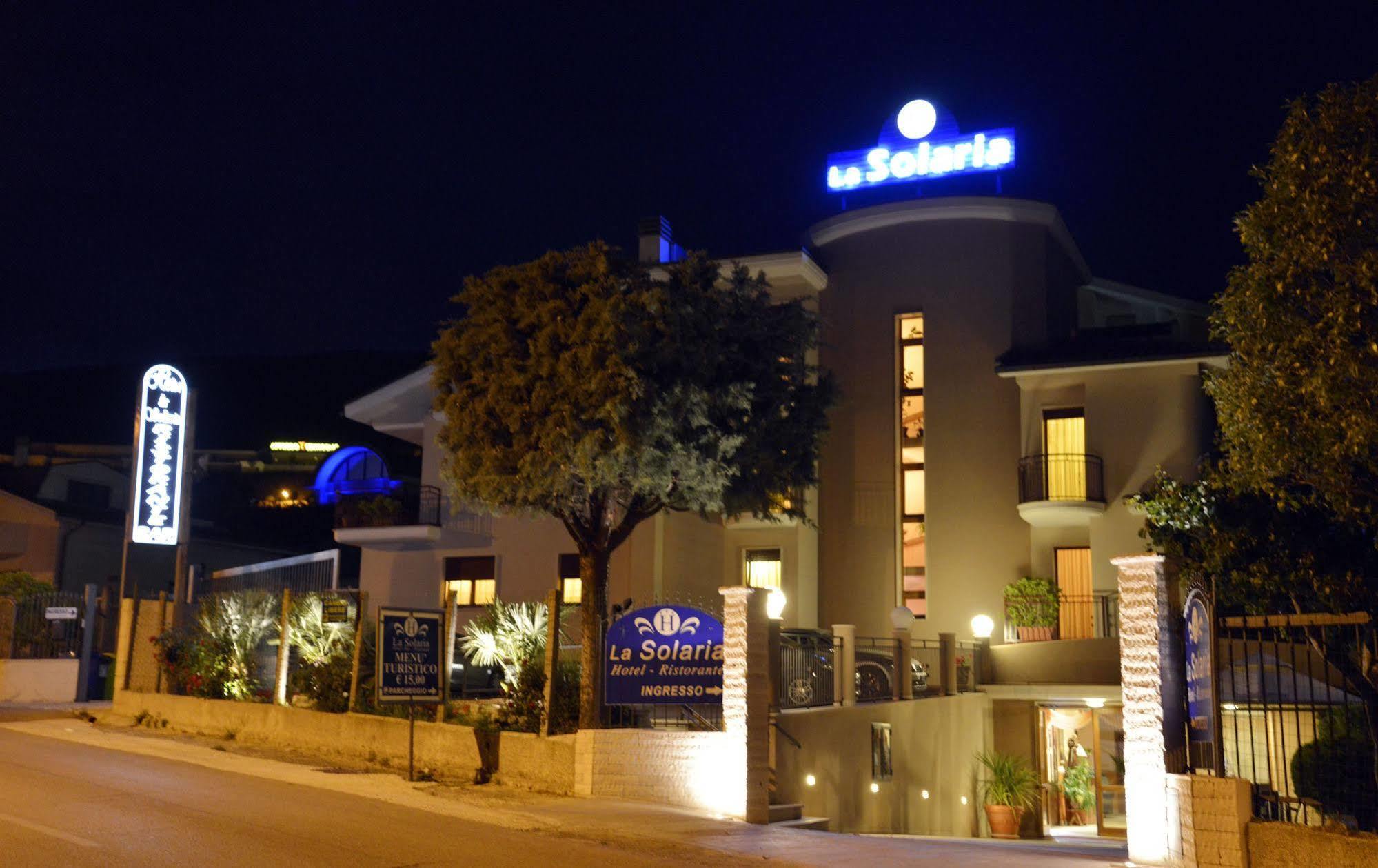 Hotel E Appartamenti La Solaria 산 조반니 로톤도 외부 사진
